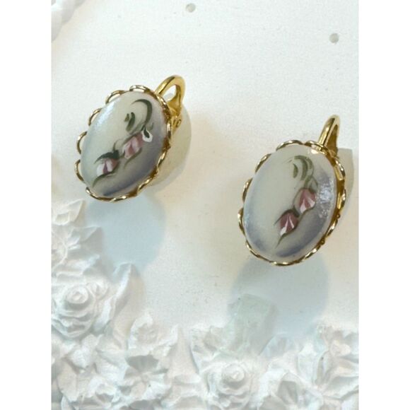 Stunning Vintage Handpainted Porcelain Clip On Earrings - Picture 1 of 6